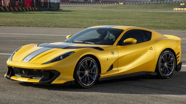 Ferrari 812 Competizione A profilo