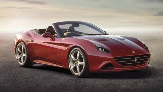 Ferrari California T tre quarti anteriore