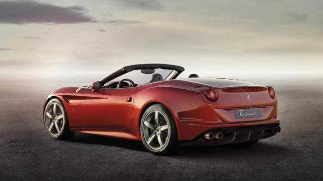 Ferrari California T tre quarti posteriore