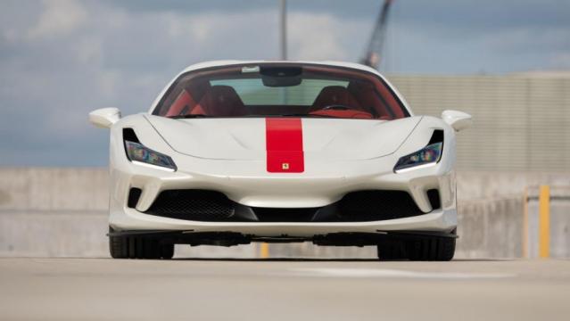 Ferrari F8 Spider bianca