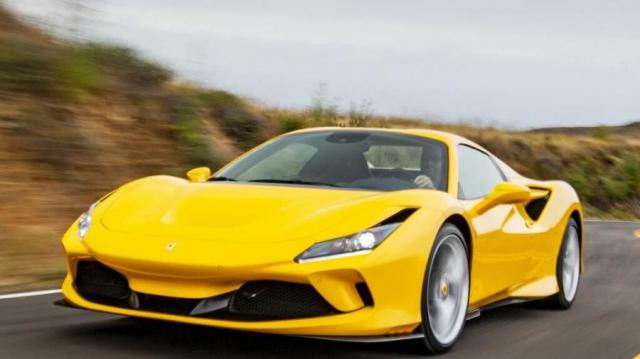 Ferrari F8 Spider strada