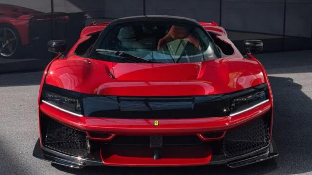 Ferrari F80 frontale