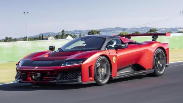 Ferrari F80 movimento