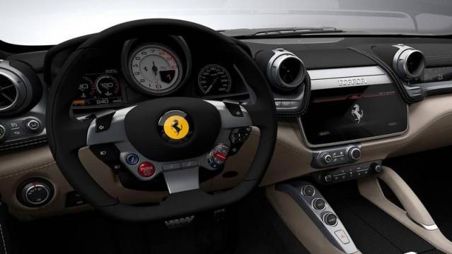Ferrari GTC4Lusso interni