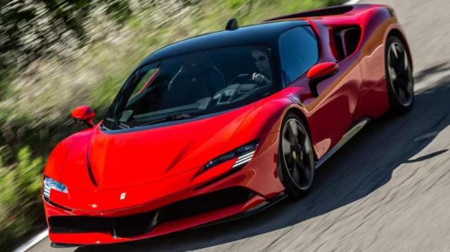 Ferrari SF90 Stradale rossa