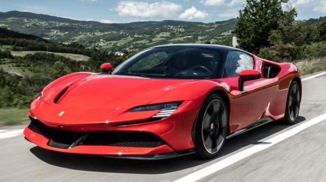 Ferrari SF90 Stradale strada