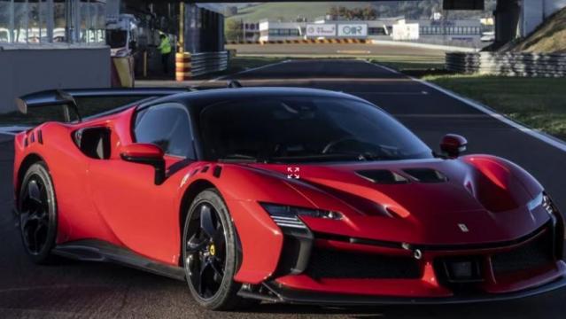 Ferrari SF90 XX Stradale frontale