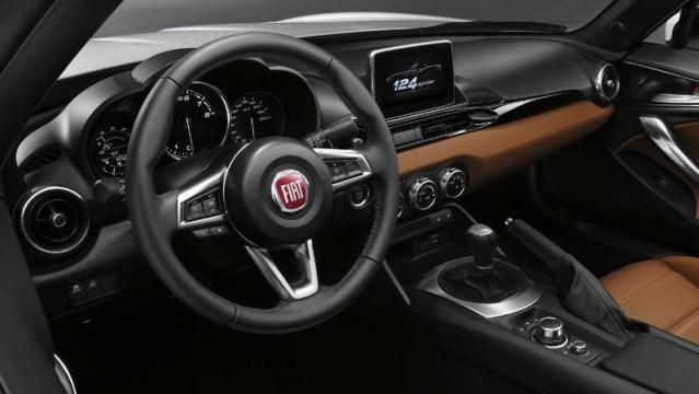 FIAT 124 Spider interni