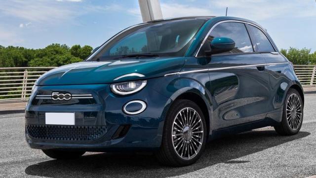 FIAT 500 Electric tre quarti anteriore