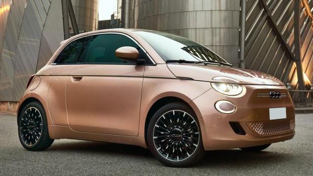 FIAT 500 Electric 3 1 tre quarti anteriore