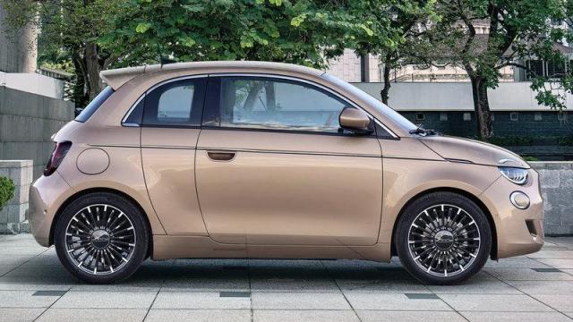 FIAT 500 Electric 3 1 profilo