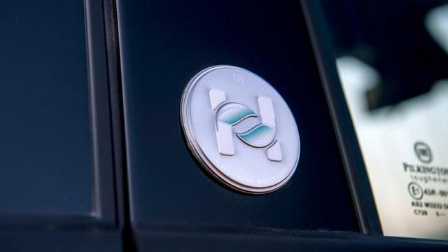 FIAT 500 Hybrid badge