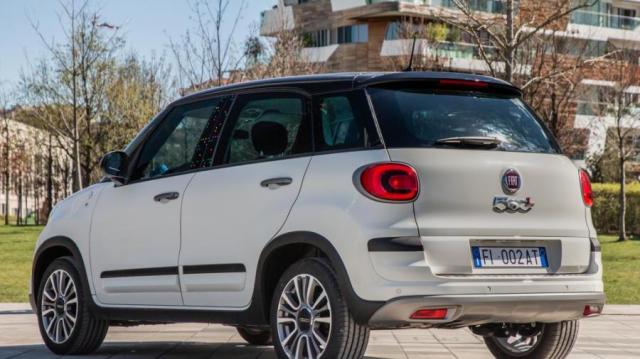 Fiat 500 L posteriore