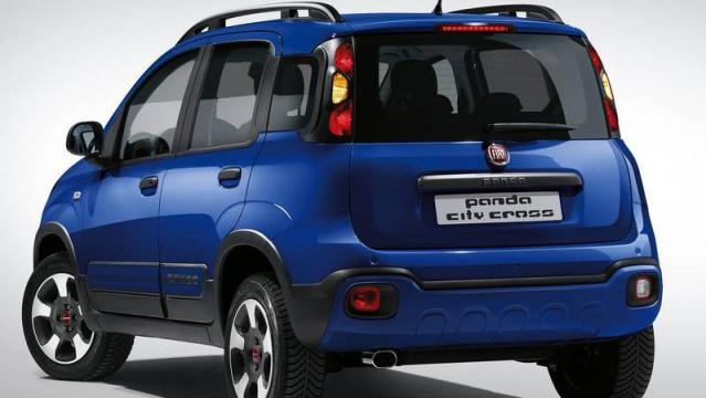 FIAT Panda City Cross tre quarti posteriore foto