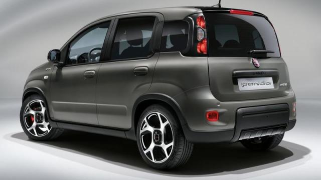 FIAT Panda Sport tre quarti posteriore