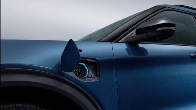 Ford Explorer Plug-in Hybrid ricarica batteria