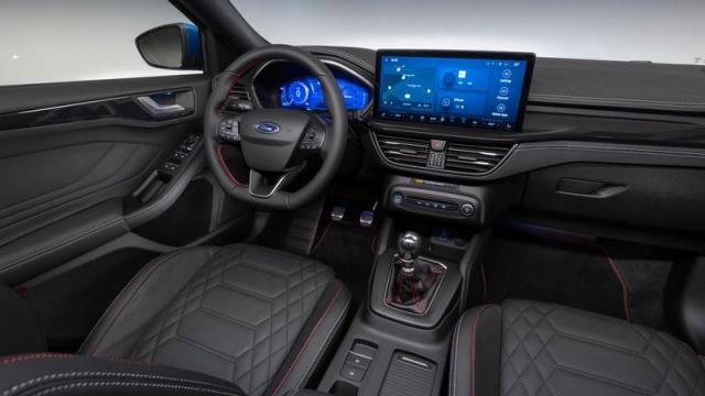 Ford Nuova Focus interni 1