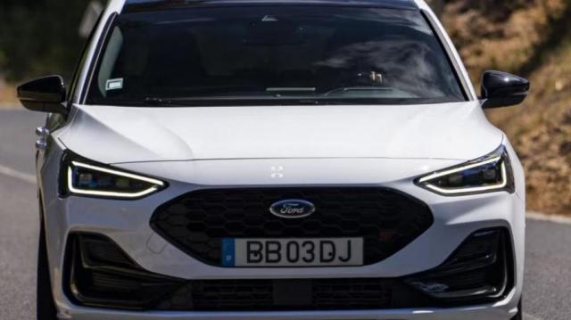 Ford Focus ST bianca