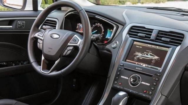 Ford Mondeo 4 porte interni