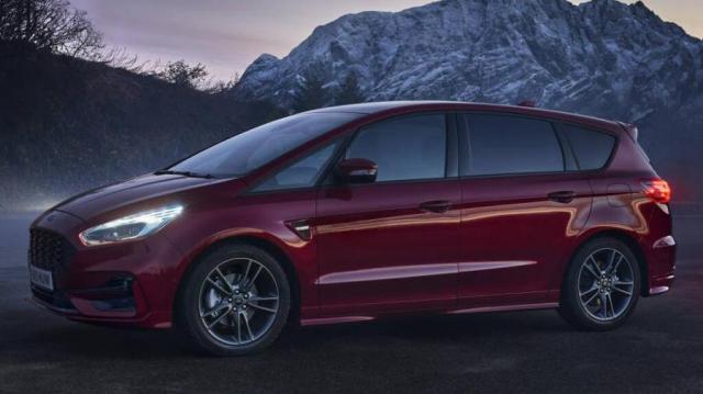 Ford S-Max rossa