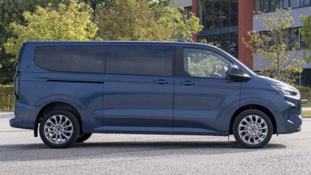 Ford Tourneo Custom 5 porte profilo