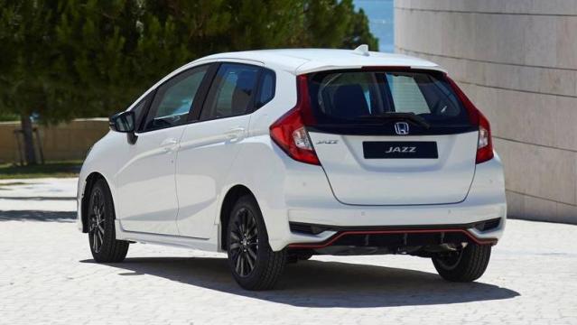 Honda Nuova Jazz tre quarti posteriore