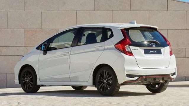 Honda Nuova Jazz tre quarti posteriore 1