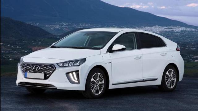 Hyundai IONIQ tre quarti immagine