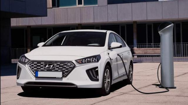 Hyundai IONIQ anteriore