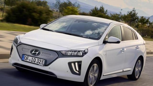 Hyundai Ioniq elettrica frontale
