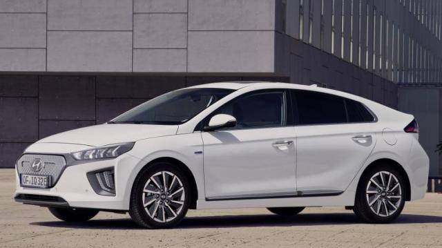 Hyundai Ioniq elettrica laterale