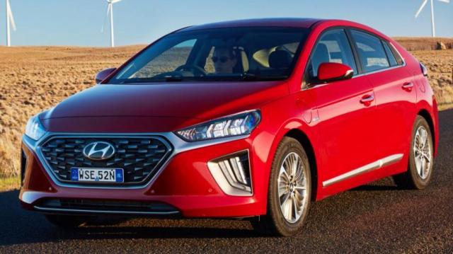 Hyundai Ioniq Plug in Hybrid rossa