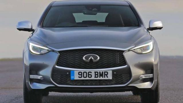 Infiniti Q30 anteriore