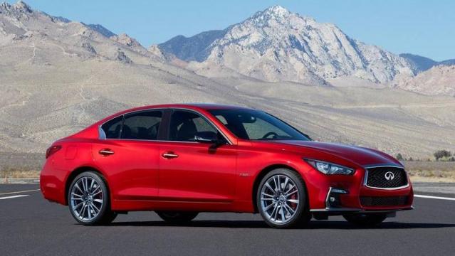 Infiniti Nuova Q50 tre quarti anteriore