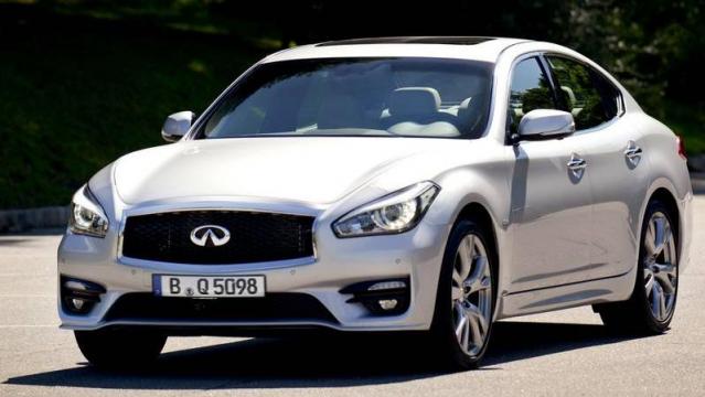 Infiniti Q70 anteriore