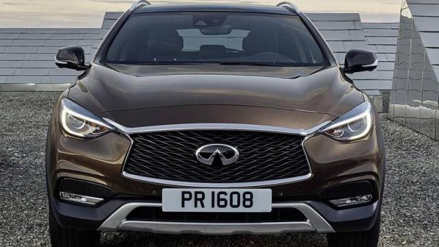 Infiniti QX30 foto