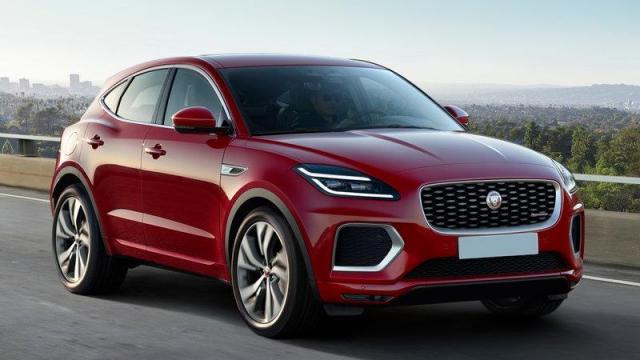 Jaguar Nuova E-Pace tre quarti anteriore 1