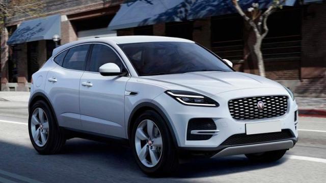 Jaguar Nuova E-Pace tre quarti anteriore