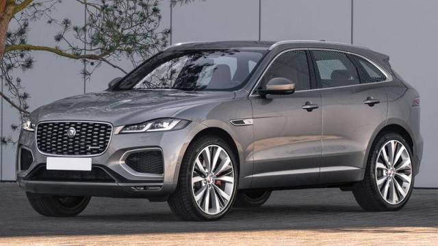 Jaguar F-Pace tre quarti anteriore