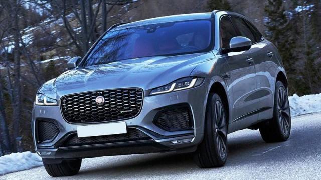 Jaguar F-Pace tre quarti anteriore immagine