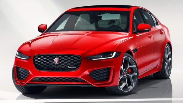 Jaguar Nuova XE tre quarti anteriore 1