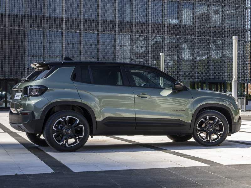 Jeep Avenger e-Hybrid profilo