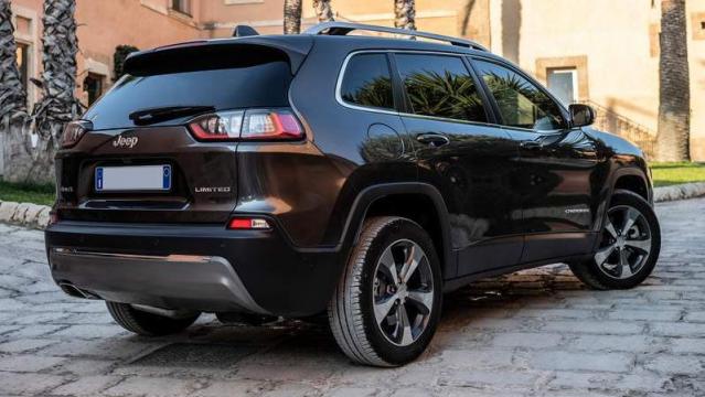 Jeep Cherokee 2018 posteriore