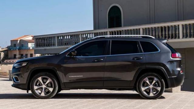 Jeep Cherokee 2018 foto profilo