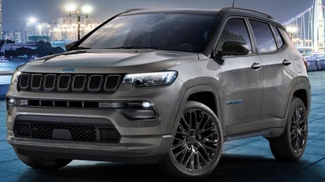 Jeep Nuova Compass 4xe tre quarti anteriore