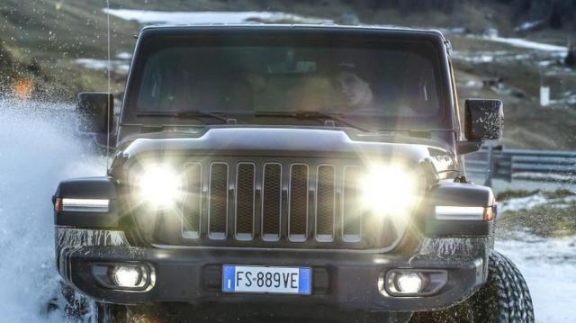 Jeep Wrangler Unlimited grigia