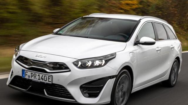 Kia Ceed SW Plug in Hybrid bianca