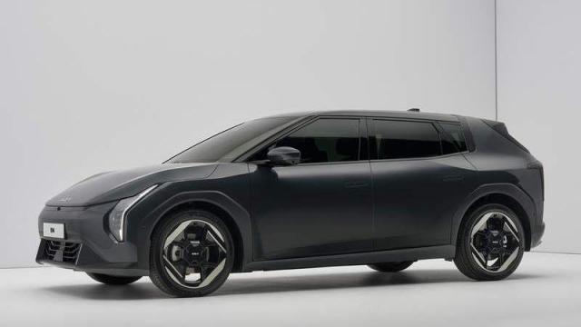 KIA EV4 anteriore