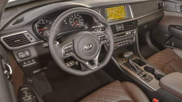 KIA Optima interni 1