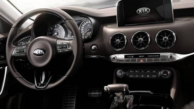 Kia Stinger plancia